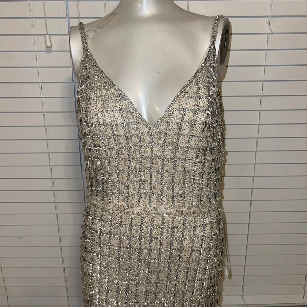 MAC DUGGAL GEOMETRIC EMBELLISHED CRYSTAL DROP V-NECK GOWN SZ 2 $598 - Picture 8 of 9
